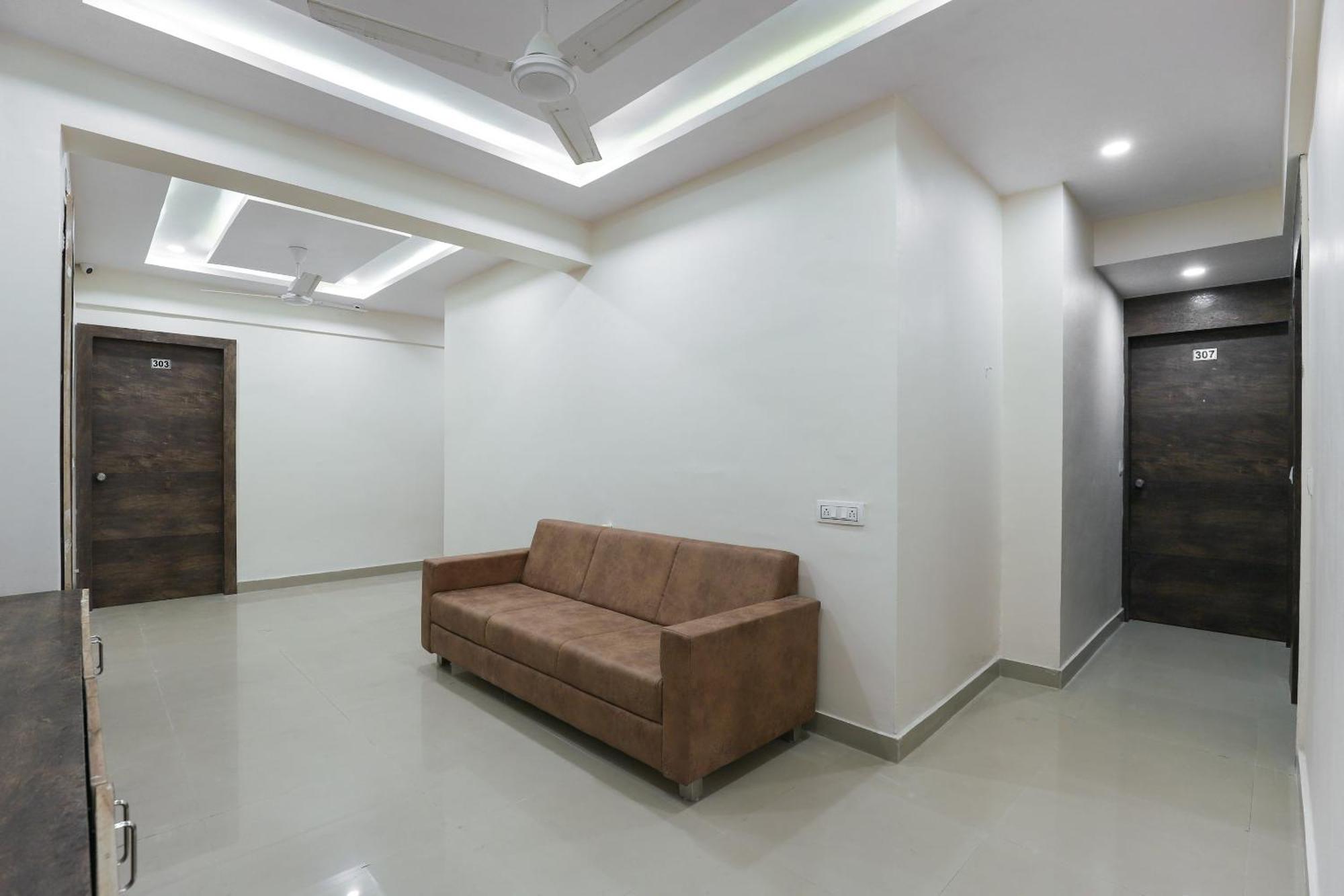 OYO 37068 Hotel Dream Stay Sarkhej Exterior foto